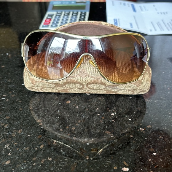 Coach authentic sunglasses - Picture 3 of 4